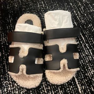 NWT Hermes Chypre black/ecru sandals